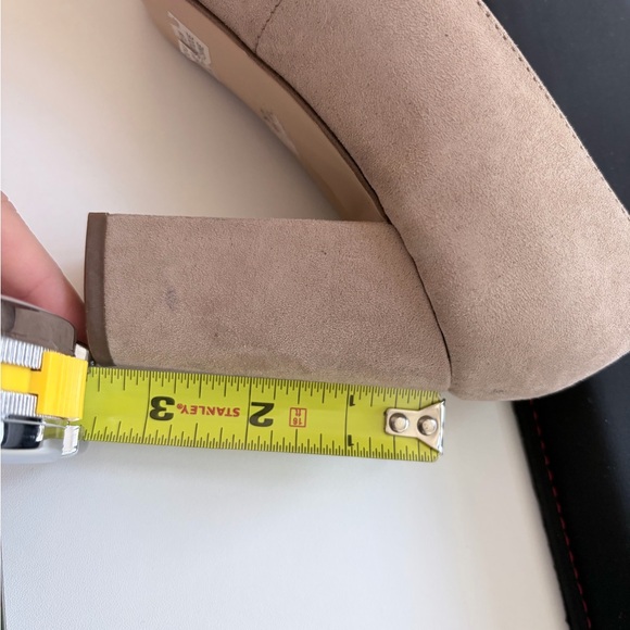 Steve Madden Nude / Taupe Suede Heels Sz 8.5 - Picture 6 of 6
